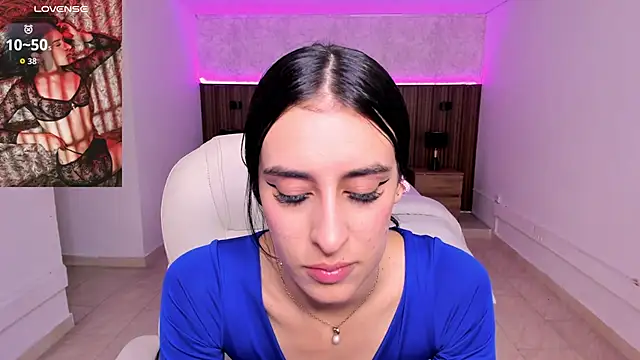 karlaa_james' Live XXX Chat