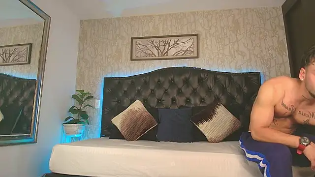 MattDevon's Live XXX Chat