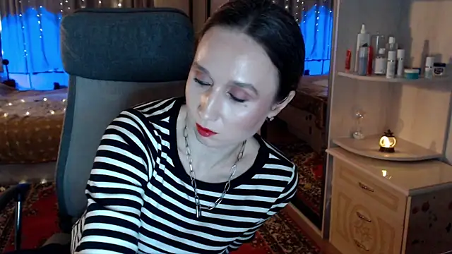 ClassyInna's Live XXX Chat