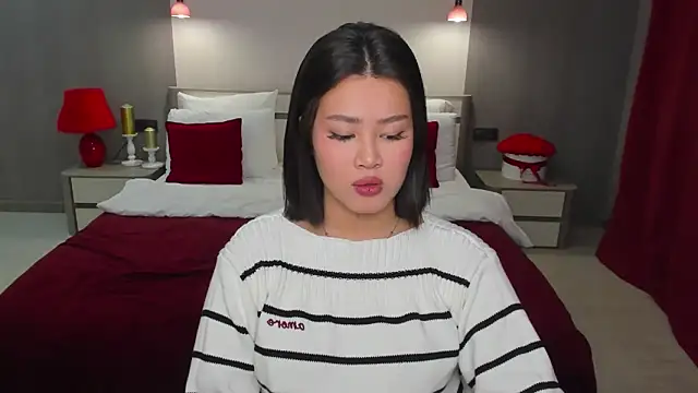 Brunette_Charm – Live XXX-chat