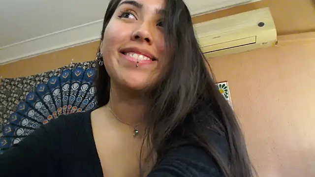 دردشة IntimateTales الجنسية المباشرة