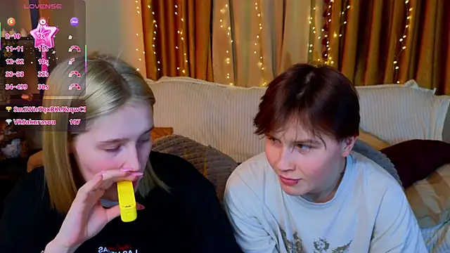 Girls_Fingers Webcamshow