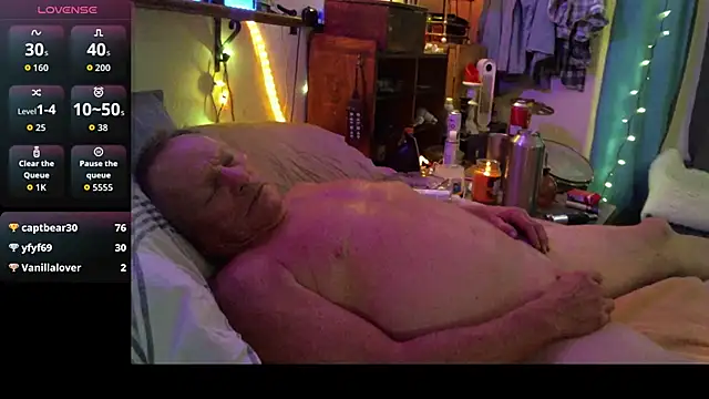 Pussyeat2please's Webcam Show