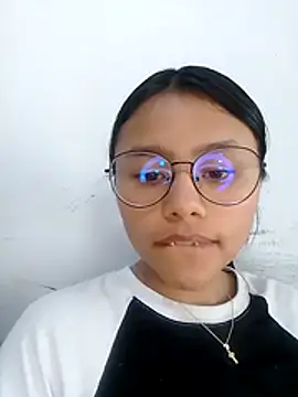 SofieLove_01 Show in webcam