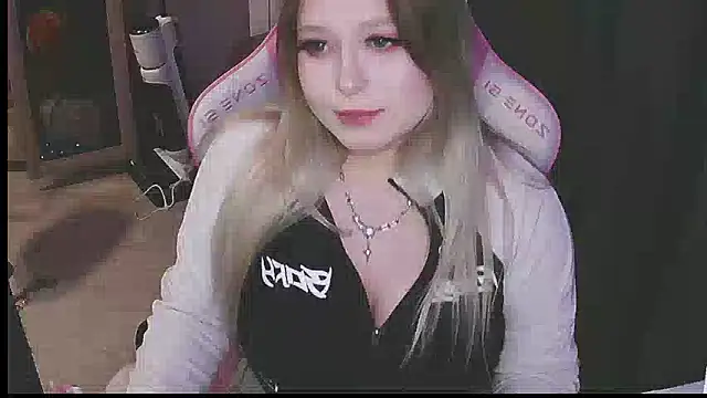 Emiliaaah live XXX chat