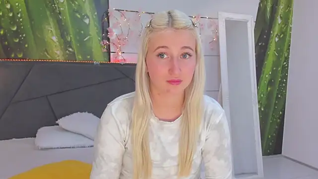 HollyTailors' Live XXX Chat