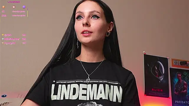 YaraAveiri's Live XXX Chat