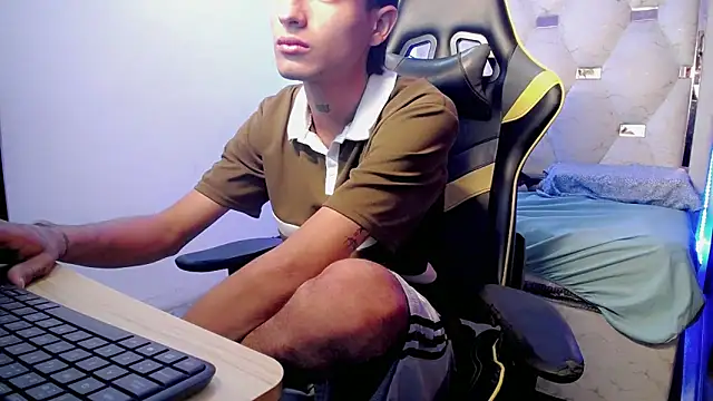 Akyra_latinn Webcam Show