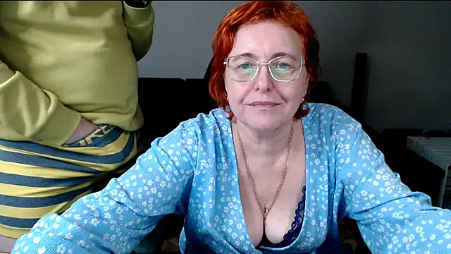 JoannaAndNeighbour's Live XXX Chat