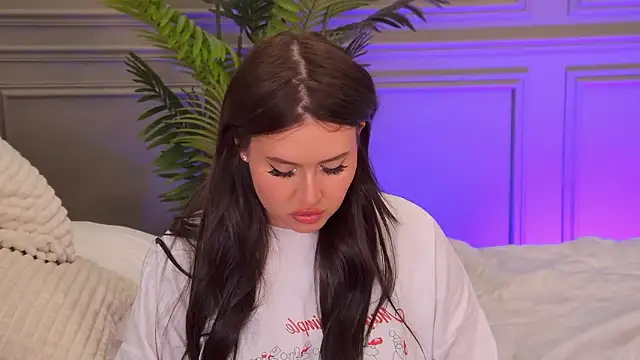 TrishaWinslet live XXX chat