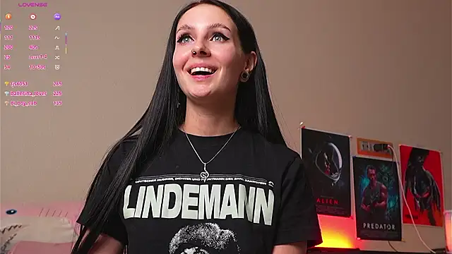 YaraAveiri's Live XXX Chat