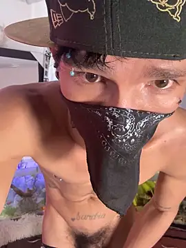 CRAZY-BOY99: διαδικτυακό σόου στην κάμερα