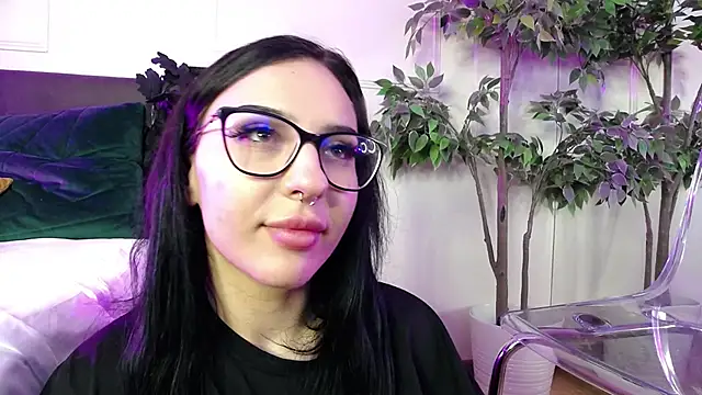 RavenFoxxy Chat XXX live