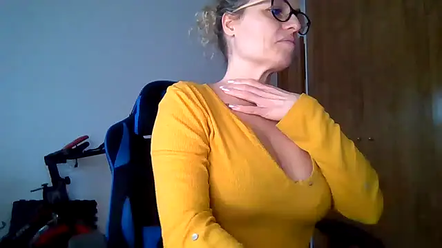 LARACRUZ30's Webcam Show