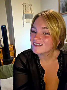 دردشة MissLolly92 الجنسية المباشرة