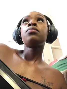 LuciousLips96 – Naživo XXX chat