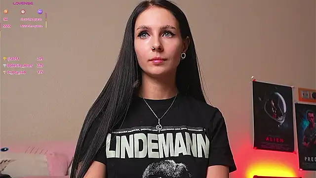 YaraAveiri Chat XXX live