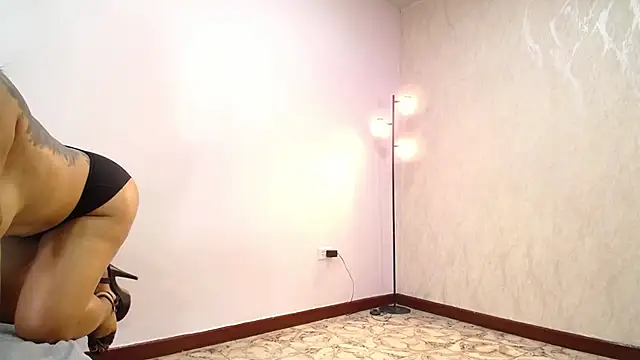 S_Mia Adlı Modelin Canlı XXX Sohbeti