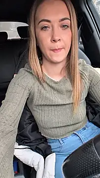 Risky_julia2330's Live XXX Chat