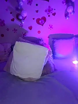 BellaBellaHot's Live XXX Chat