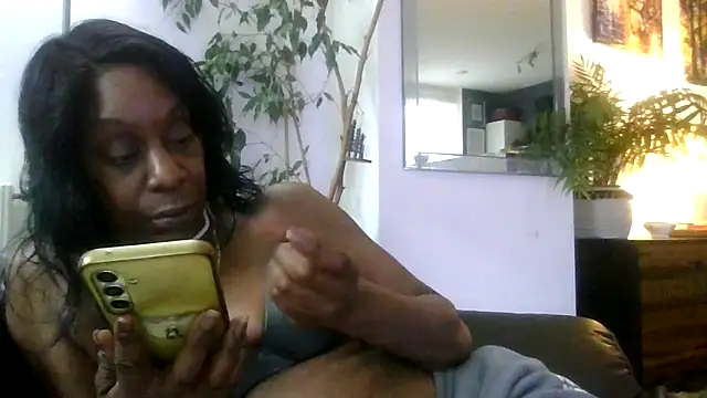 Ebony-SultryX: онлайн-секс-чат