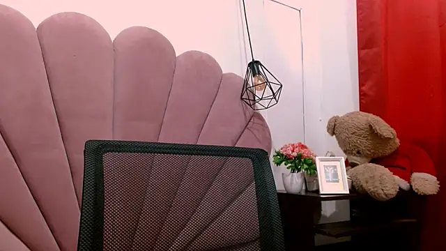 sara_hot_18 Live XXX Chat