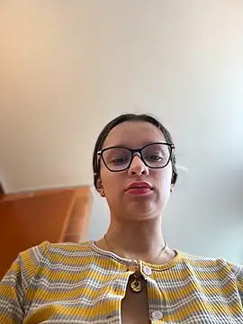 Pokazy przed kamerką – Soy_Sara7