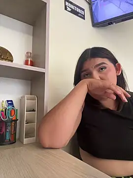 Pokazy przed kamerką – Lia_sexx