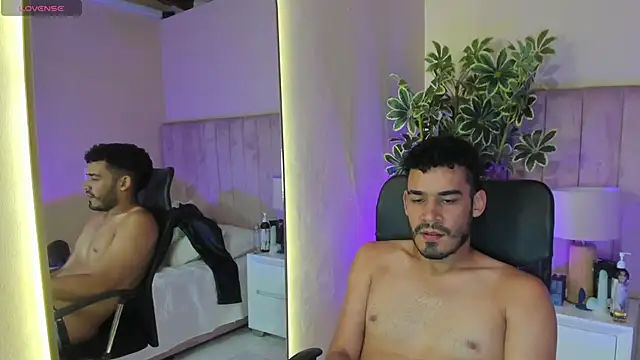 aries_unbound Adlı Modelin Web Kamerası Şovu