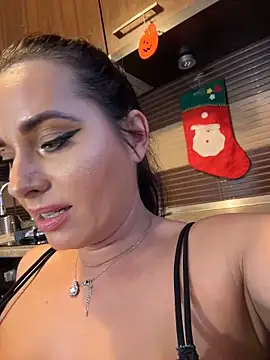 Czat XXX na żywo – Hotmomcheckk_