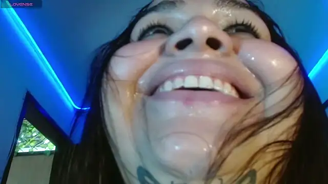 VeronikCuhubby's Webcam Show