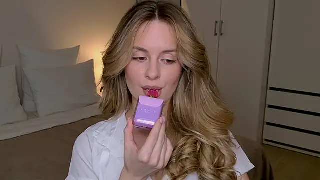 RozzitaBedberry's Live XXX Chat