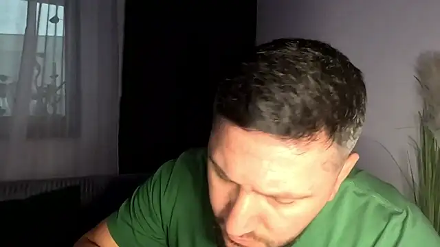 Gold_Alpha_Boy 即時 XXX 聊天