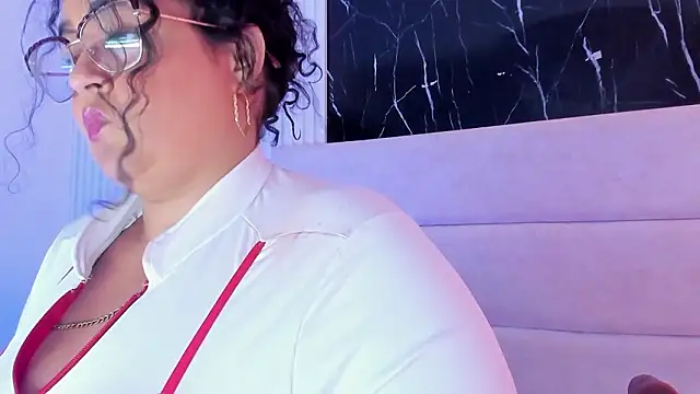 Chat +18 de Reginavegaa ao vivo