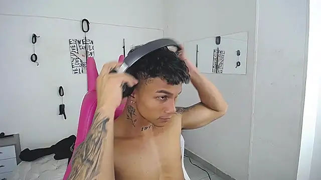 Leonard_Price Live XXX Chat