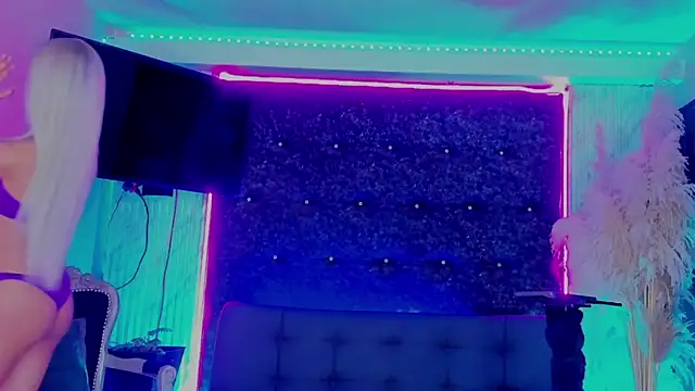 Queens_Wonders_Blonders – webcam-show