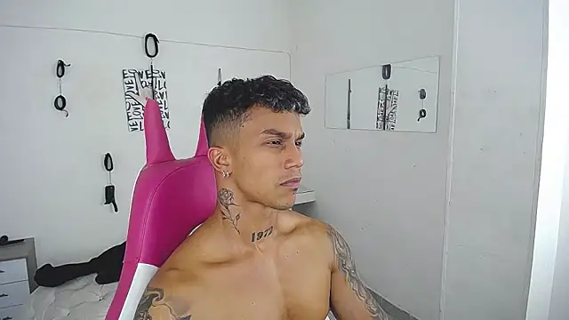 Leonard_Price Live XXX-Chat