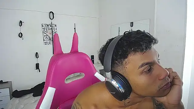 Leonard_Price's Live XXX Chat