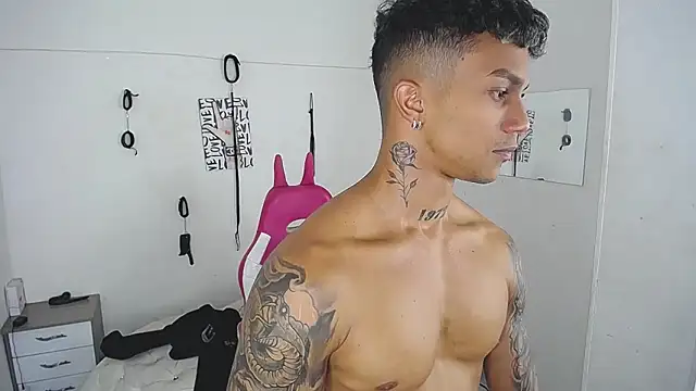 Show modela Leonard_Price na web-kameri