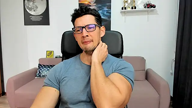 BrutusK08: онлайн-секс-чат