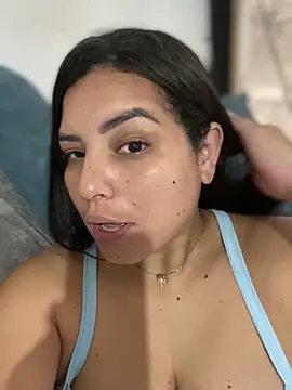 Emi33_ – Naživo XXX chat