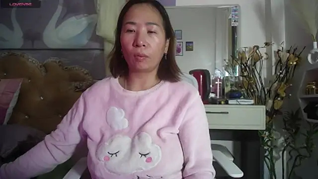 lyly_asian's Live XXX Chat