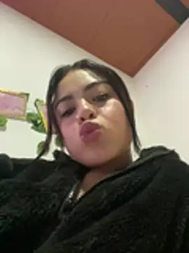 Chat +18 de Evelinmiller97 ao vivo