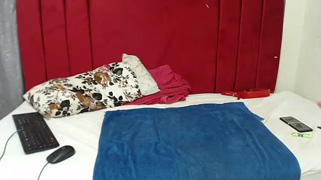 HipsDontLieX95's Live XXX Chat