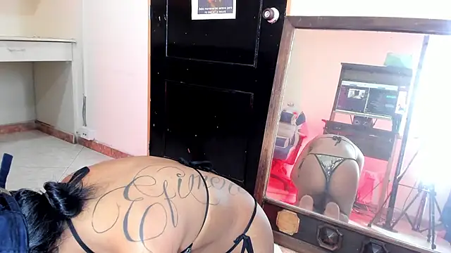 Samantha_Martiness Obrolan Langsung XXX