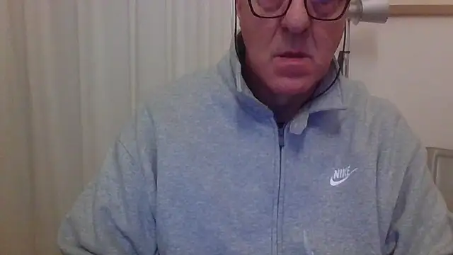 ANONIMO7735's Live XXX Chat