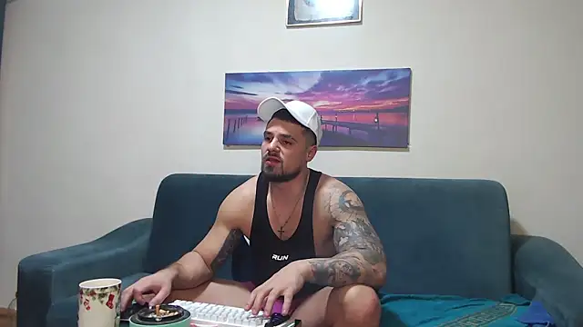 Tiberius_hunk – Naživo XXX chat