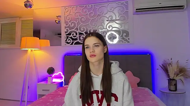 LuisaClover – Naživo XXX chat