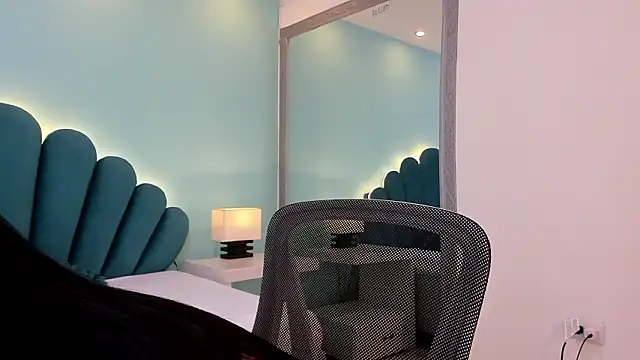 sharlott18 Live XXX-Chat