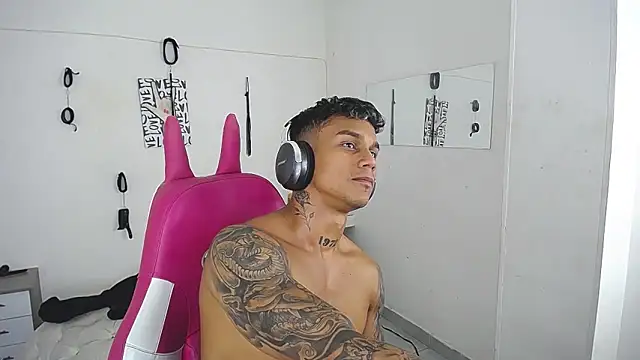 Leonard_Price's Live XXX Chat